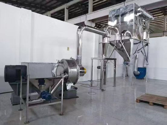 300目玻璃陶瓷用鋰輝石粉磨粉用什么機(jī)器？